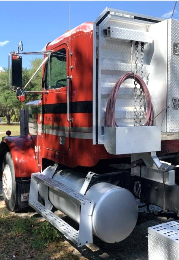 Unknown-Freightliner-flc-diesel-1988-red-2