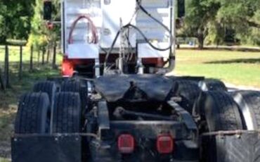 Unknown-Freightliner-flc-diesel-1988-red-4