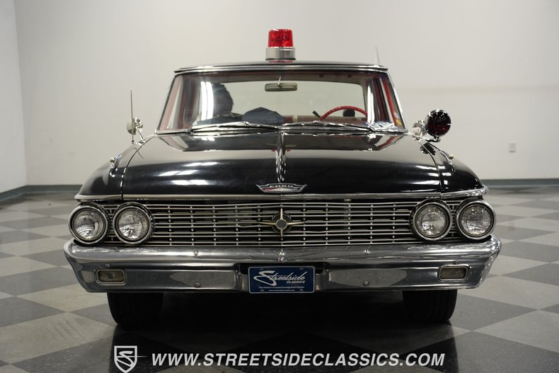 Unknown-Galaxie-1962-Raven-Black-Red-1