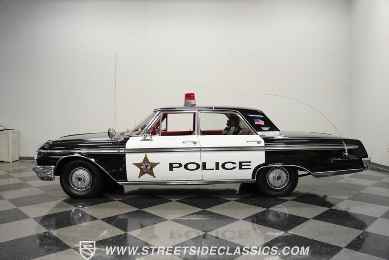Unknown-Galaxie-1962-Raven-Black-Red-11