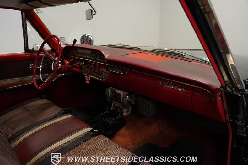 Unknown-Galaxie-1962-Raven-Black-Red-2