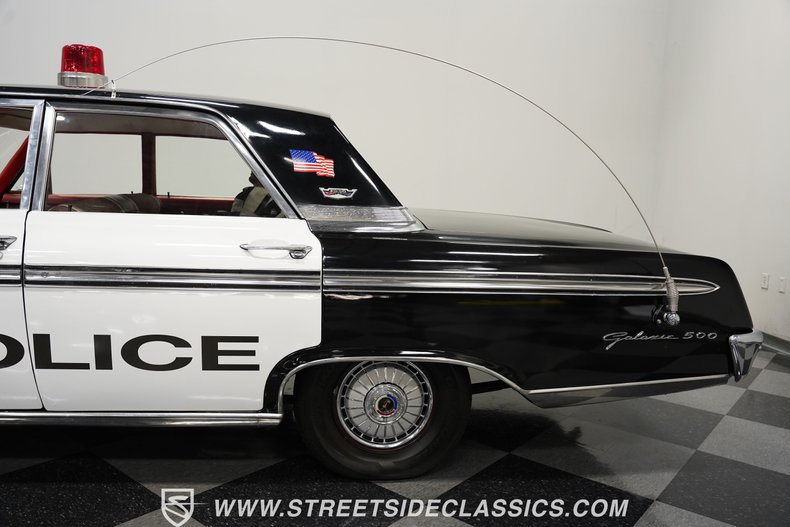 Unknown-Galaxie-1962-Raven-Black-Red-24