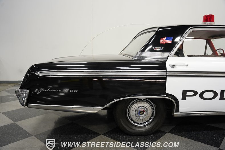 Unknown-Galaxie-1962-Raven-Black-Red-28