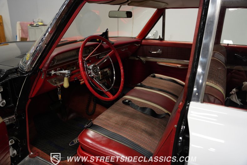 Unknown-Galaxie-1962-Raven-Black-Red-8