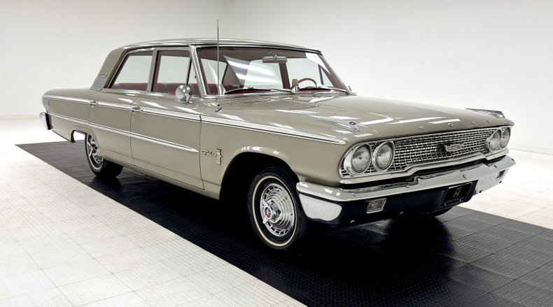 Unknown-Galaxie-1963-Champagne-Red-16