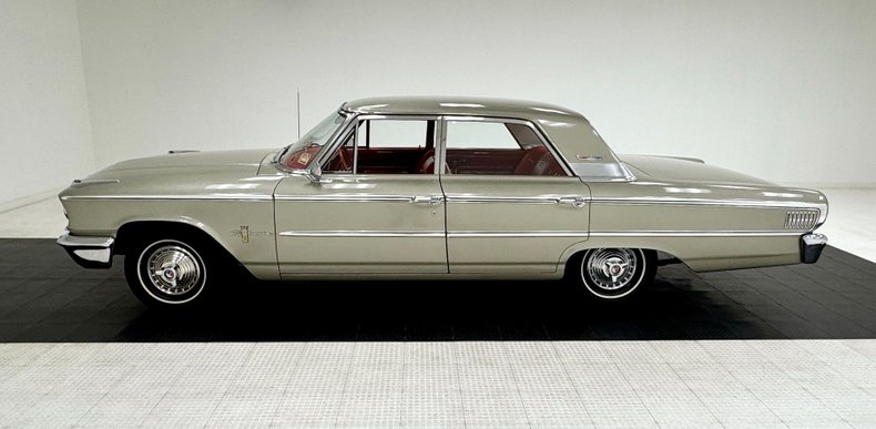 Unknown-Galaxie-1963-Champagne-Red