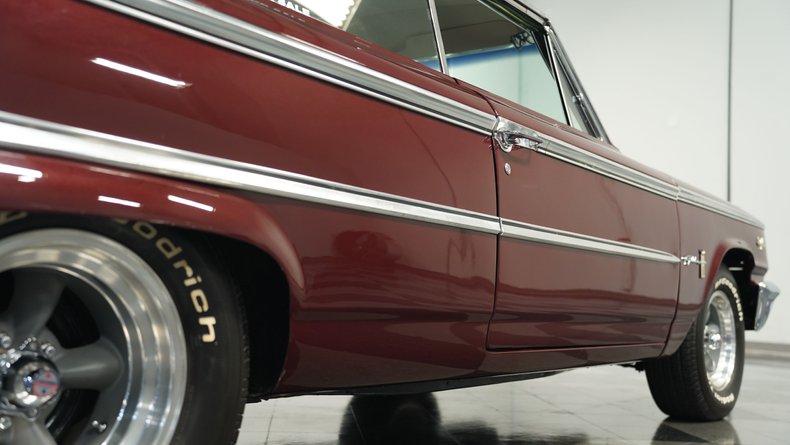 Unknown-Galaxie-1963-Heritage-Burgundy-Black-12
