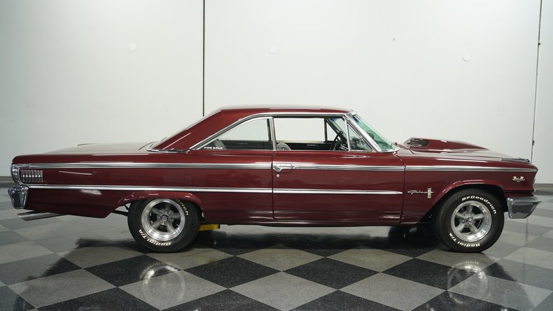 Unknown-Galaxie-1963-Heritage-Burgundy-Black-2