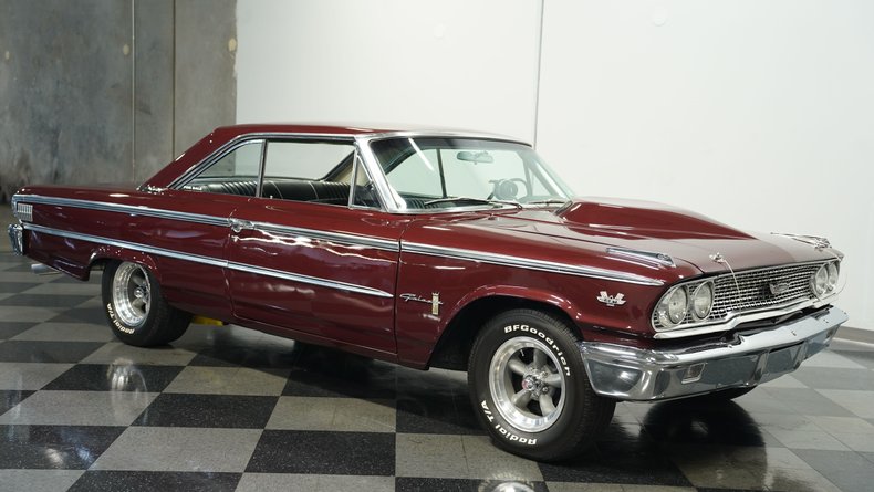 Unknown-Galaxie-1963-Heritage-Burgundy-Black-3
