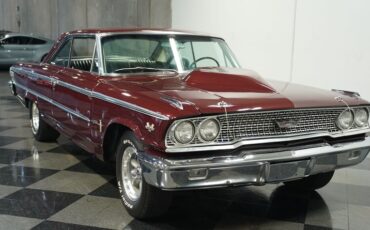 Unknown-Galaxie-1963-Heritage-Burgundy-Black-4