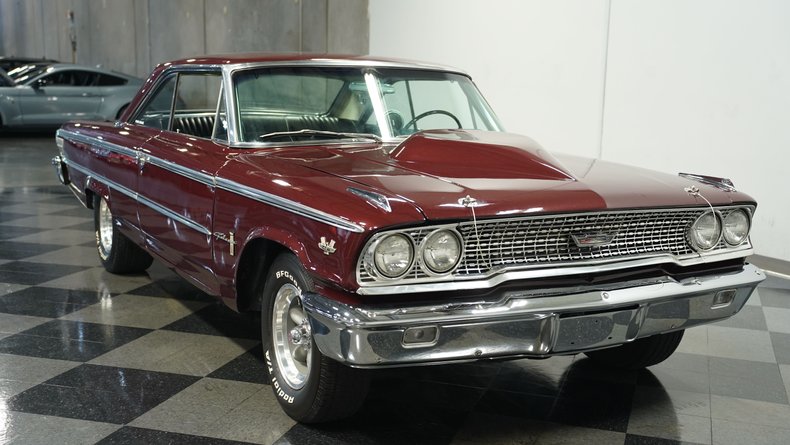 Unknown-Galaxie-1963-Heritage-Burgundy-Black-4