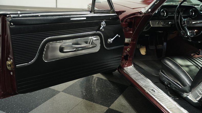 Unknown-Galaxie-1963-Heritage-Burgundy-Black-43