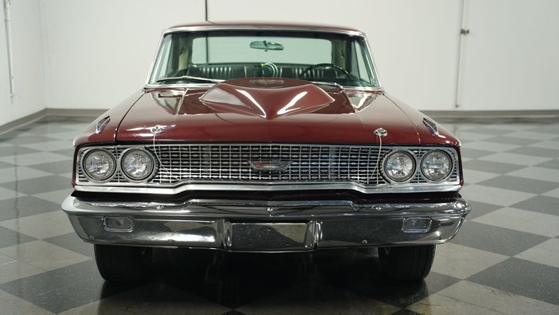 Unknown-Galaxie-1963-Heritage-Burgundy-Black-5