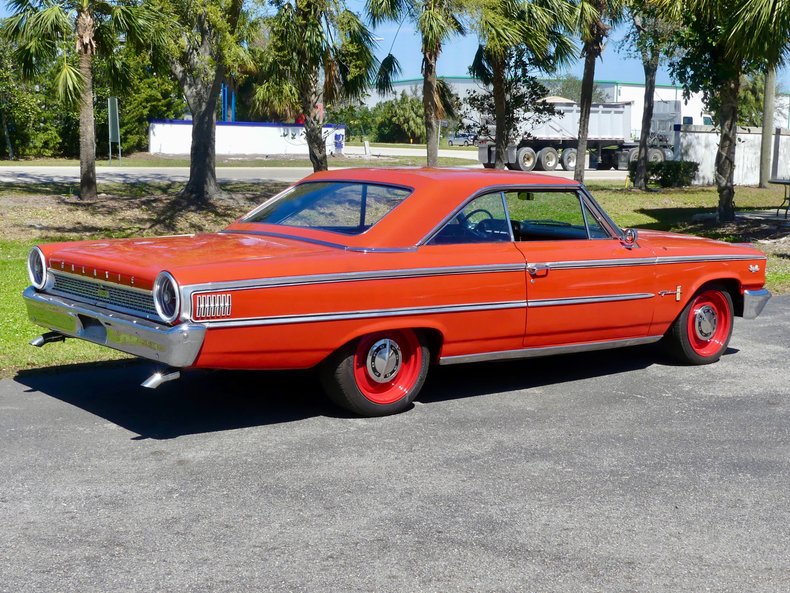 Unknown-Galaxie-1963-Red-Black-16
