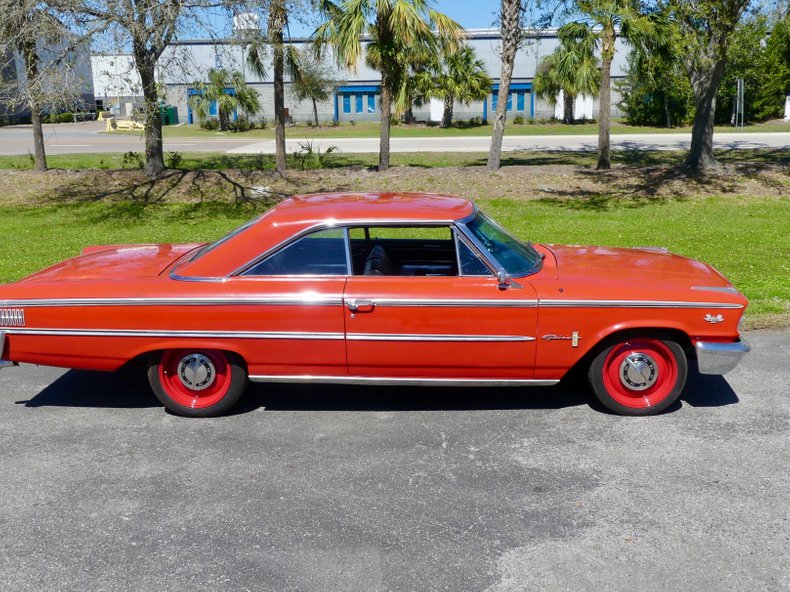 Unknown-Galaxie-1963-Red-Black-2