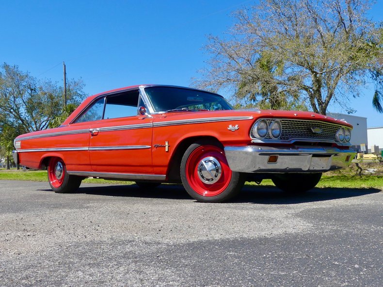 Unknown-Galaxie-1963-Red-Black-23