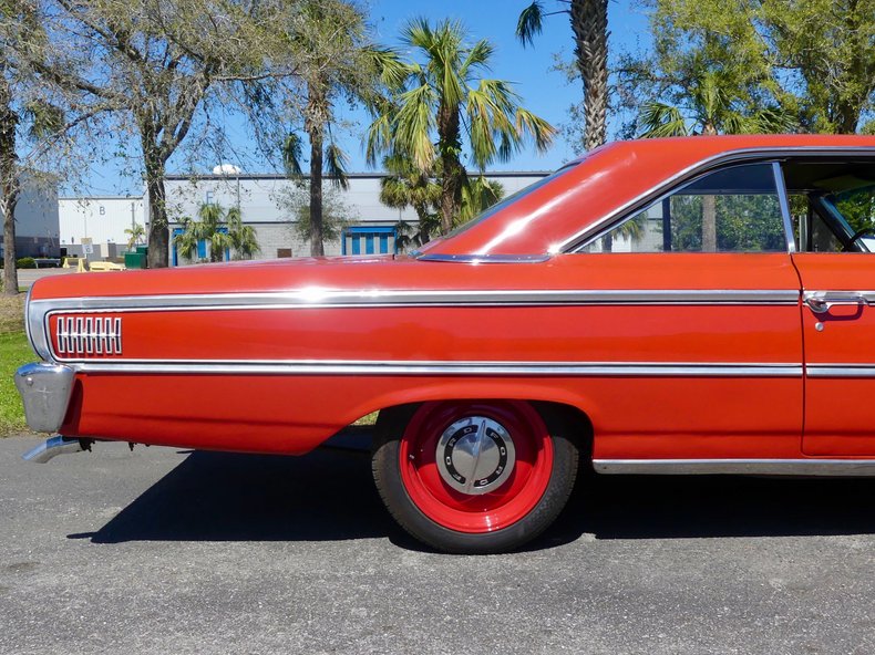 Unknown-Galaxie-1963-Red-Black-32