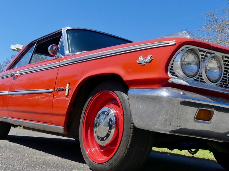 Unknown-Galaxie-1963-Red-Black-38