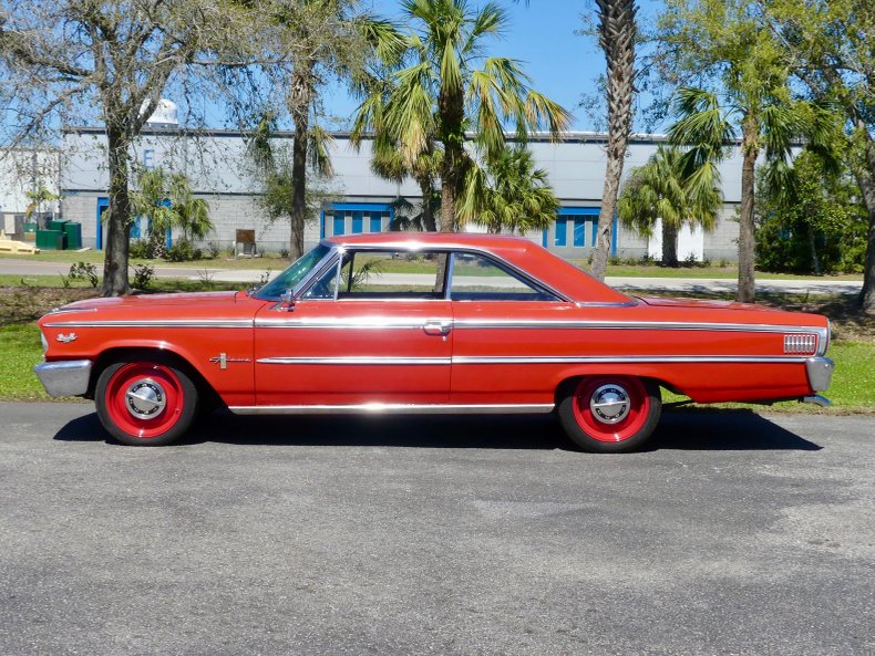 Unknown-Galaxie-1963-Red-Black-7