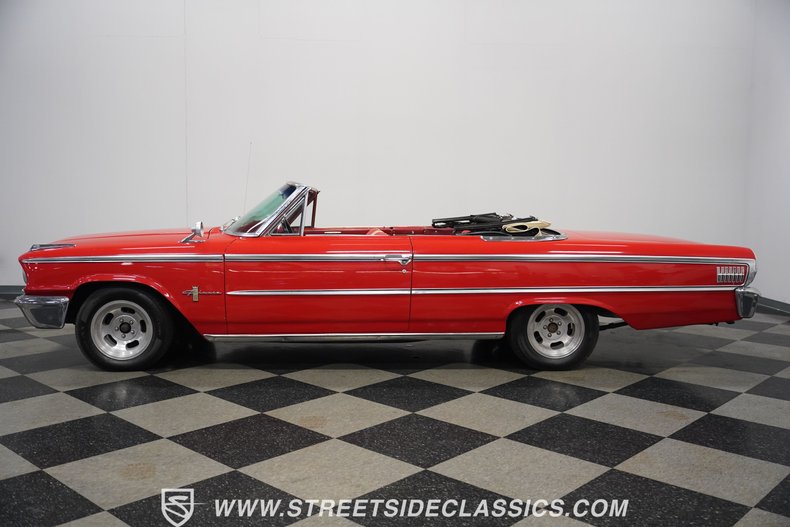 Unknown-Galaxie-1963-Red-Red-7