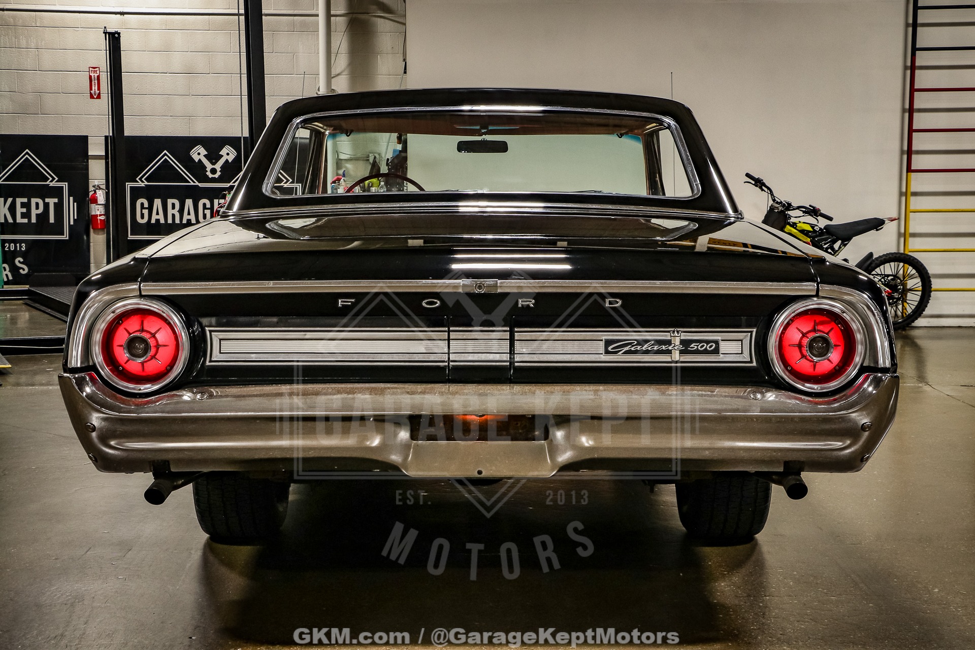 Unknown-Galaxie-1964-Black-Red-7