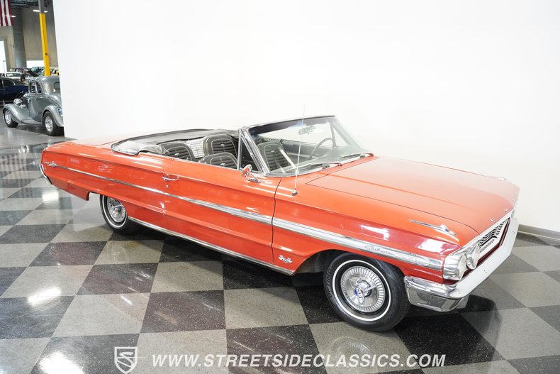 Unknown-Galaxie-1964-Rangoon-Red-Black-10
