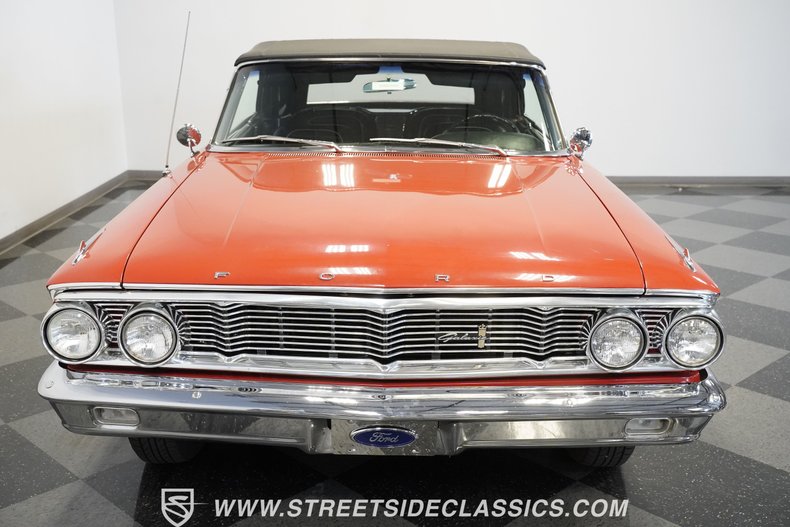 Unknown-Galaxie-1964-Rangoon-Red-Black-11