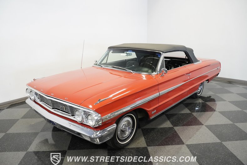 Unknown-Galaxie-1964-Rangoon-Red-Black-15