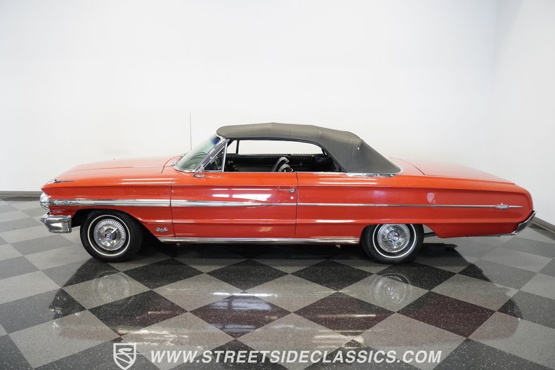 Unknown-Galaxie-1964-Rangoon-Red-Black-16