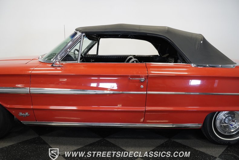 Unknown-Galaxie-1964-Rangoon-Red-Black-20