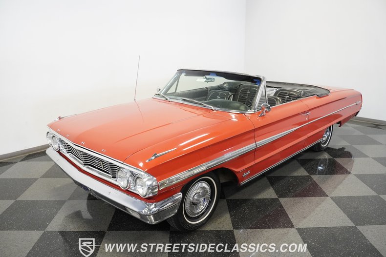 Unknown-Galaxie-1964-Rangoon-Red-Black-28