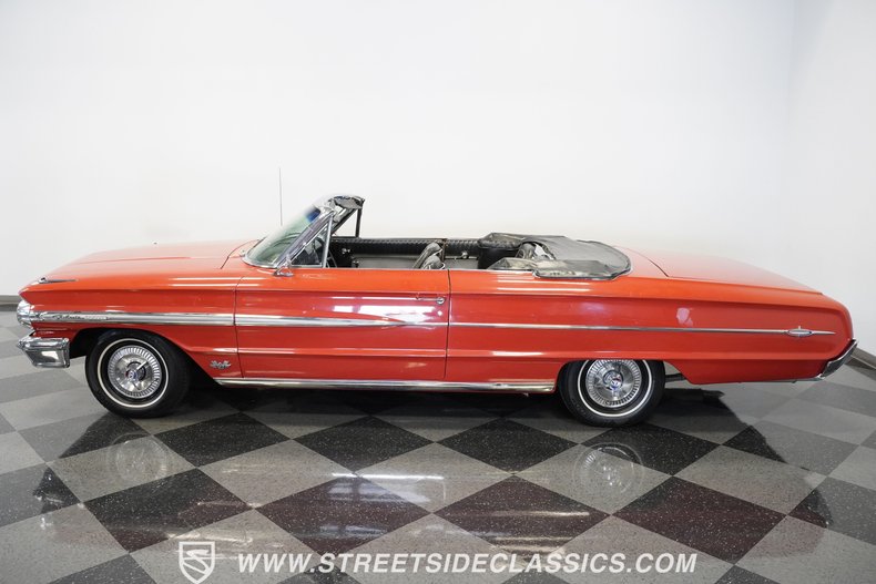 Unknown-Galaxie-1964-Rangoon-Red-Black-29
