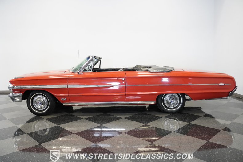 Unknown-Galaxie-1964-Rangoon-Red-Black-30