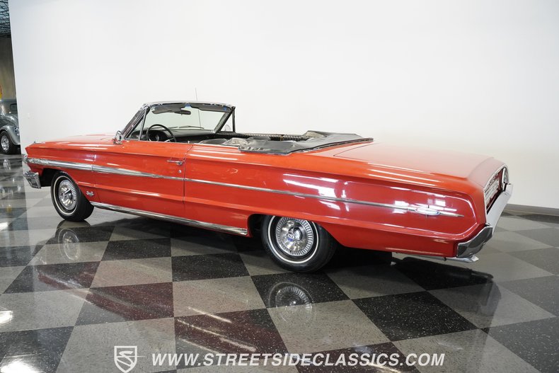 Unknown-Galaxie-1964-Rangoon-Red-Black-31