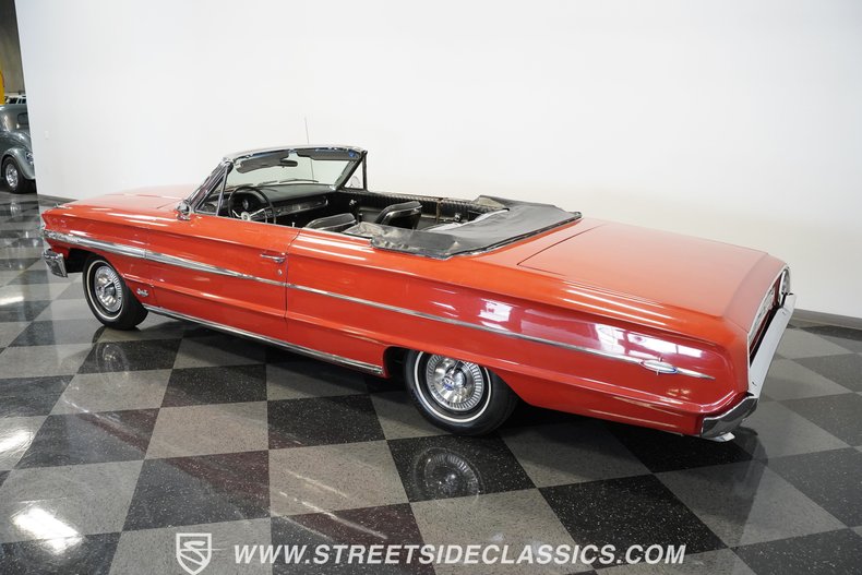 Unknown-Galaxie-1964-Rangoon-Red-Black-32