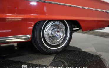 Unknown-Galaxie-1964-Rangoon-Red-Black-33