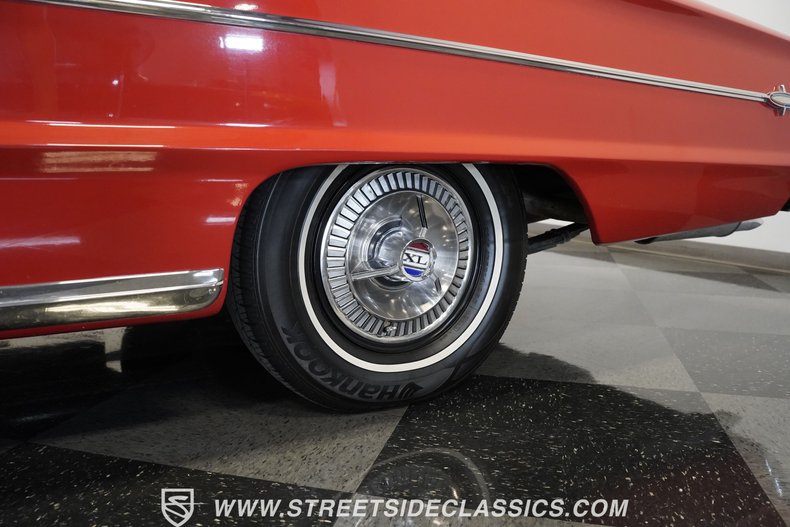 Unknown-Galaxie-1964-Rangoon-Red-Black-33