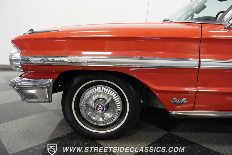 Unknown-Galaxie-1964-Rangoon-Red-Black-36