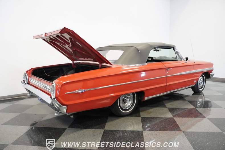 Unknown-Galaxie-1964-Rangoon-Red-Black-41
