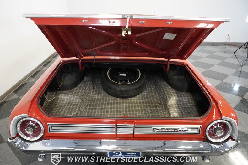Unknown-Galaxie-1964-Rangoon-Red-Black-42