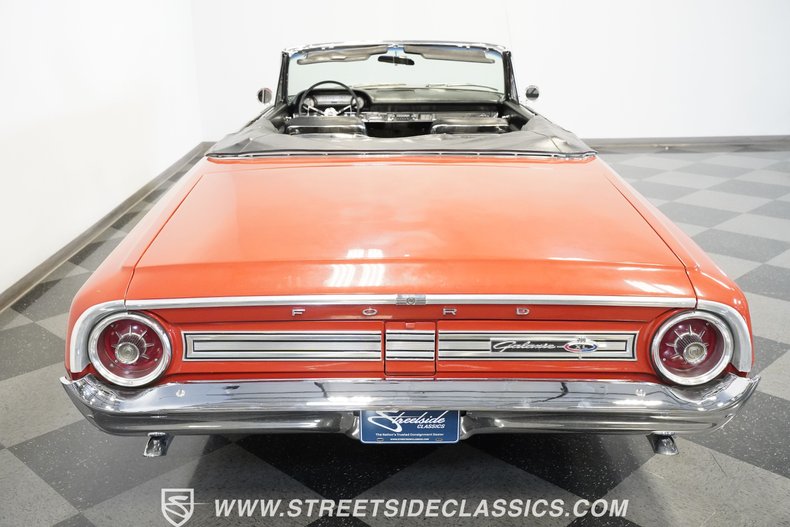 Unknown-Galaxie-1964-Rangoon-Red-Black-45