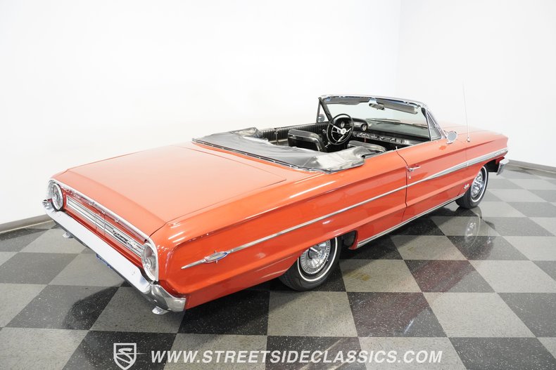 Unknown-Galaxie-1964-Rangoon-Red-Black-49