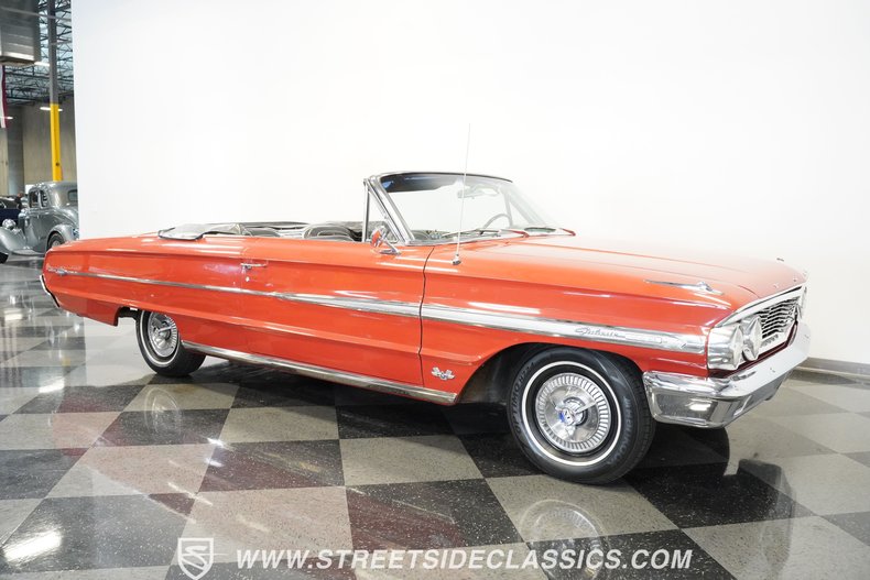 Unknown-Galaxie-1964-Rangoon-Red-Black-5