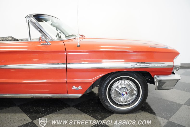 Unknown-Galaxie-1964-Rangoon-Red-Black-6