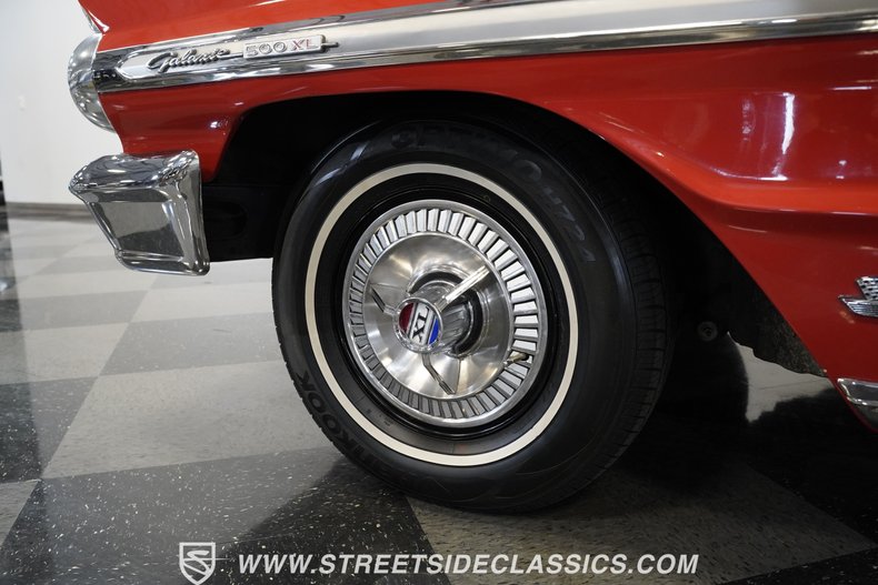 Unknown-Galaxie-1964-Rangoon-Red-Black-9