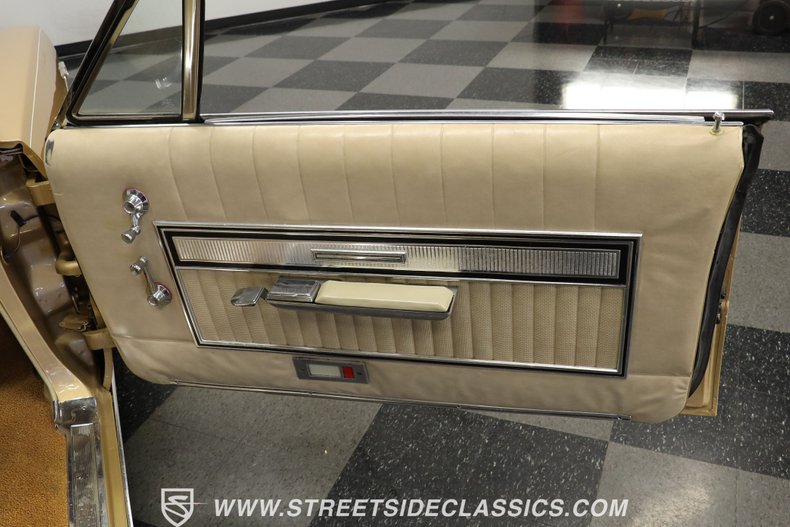 Unknown-Galaxie-1966-Med-Palomino-Met.-Tan-48
