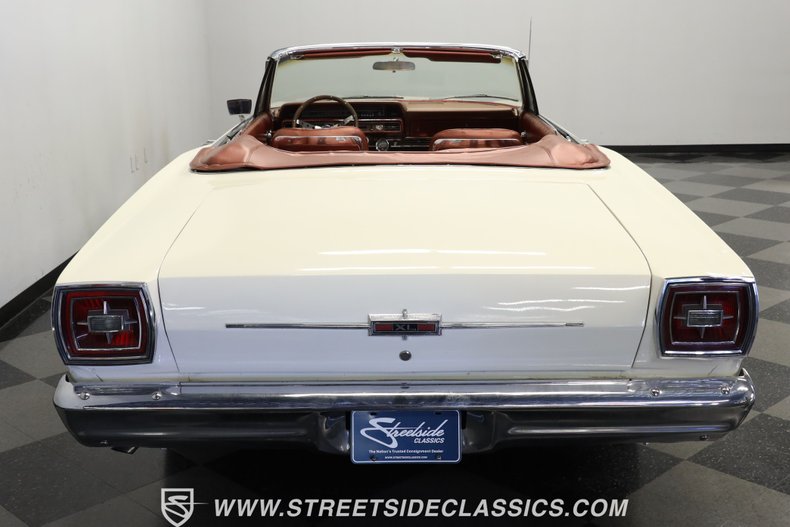 Unknown-Galaxie-1966-White-Emberglo-31