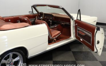 Unknown-Galaxie-1966-White-Emberglo-33