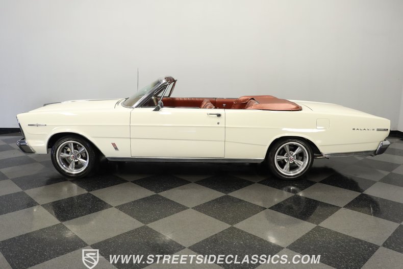 Unknown-Galaxie-1966-White-Emberglo