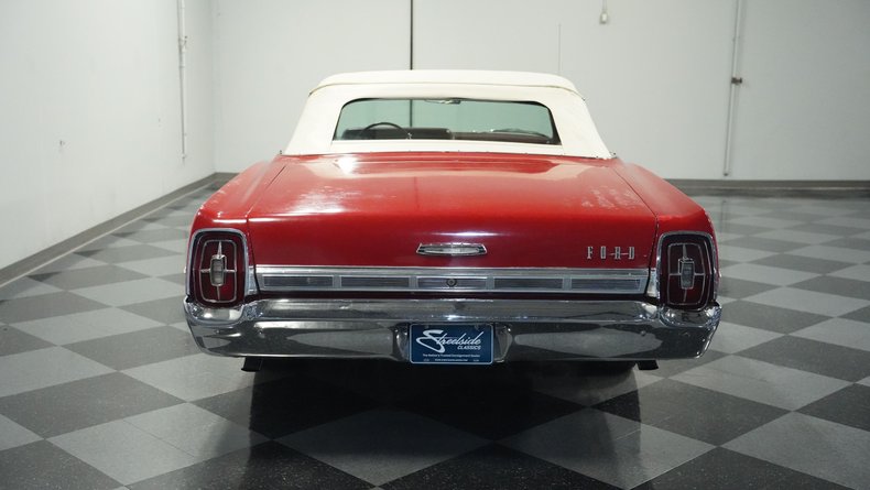 Unknown-Galaxie-1967-Candy-Apple-Red-White-10